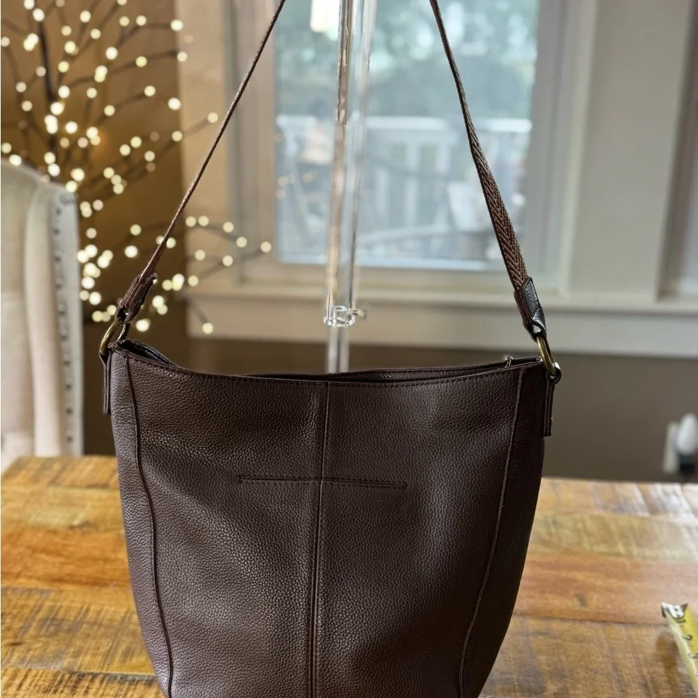 The Sak Crossbody Bag Medium Brown Excellent Pebbled Leather Chevron Strap